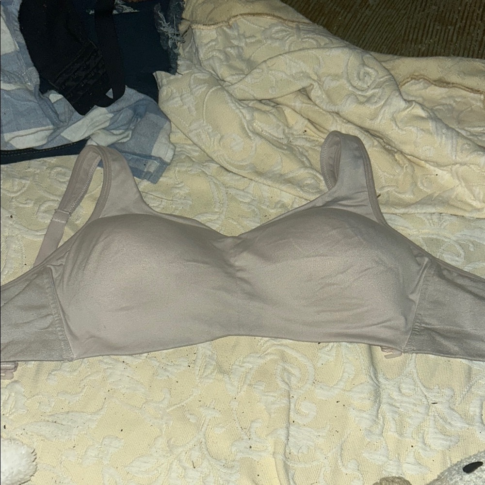 Vanity Fair Cream Bra Intimates Sleepwear